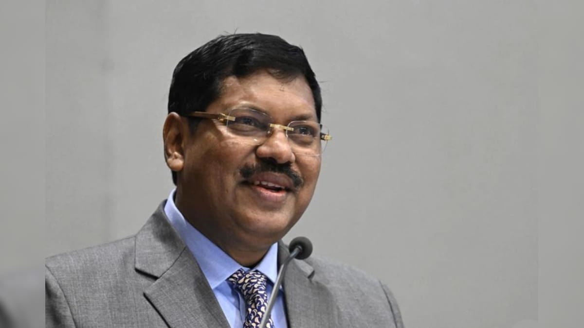 “புத்த மதத்தைப் பின்பற்றினாலும் நான் மதச்சார்பற்றவர்..” – பிரிவு உபசார விழாவில் நீதிபதி பி.ஆர். கவாய் பேச்சு | இந்தியா - News18 தமிழ்