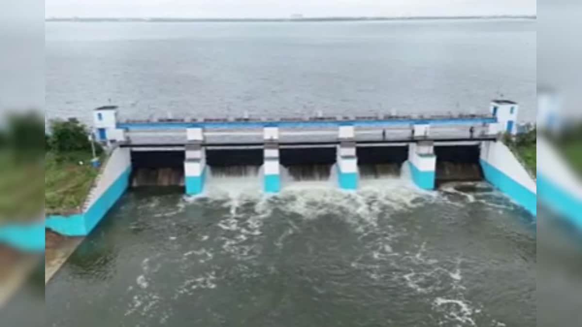 கனமழை எச்சரிக்கை : செம்பரம்பாக்கம் ஏரியிலிருந்து வெளியேற்றப்படும் நீரின் அளவு 2 மடங்காக அதிகரிப்பு | தமிழ்நாடு - News18 தமிழ்