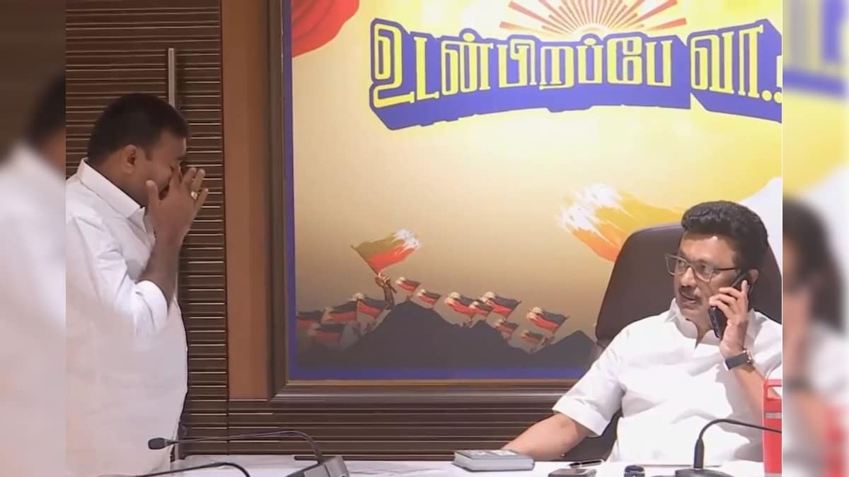 ”உங்க அப்பாவுக்கு போன் பண்ணுங்க” முதல்வர் ஸ்டாலின் செயலால் கண்கலங்கி நின்ற திமுக நிர்வாகி | தமிழ்நாடு - News18 தமிழ்