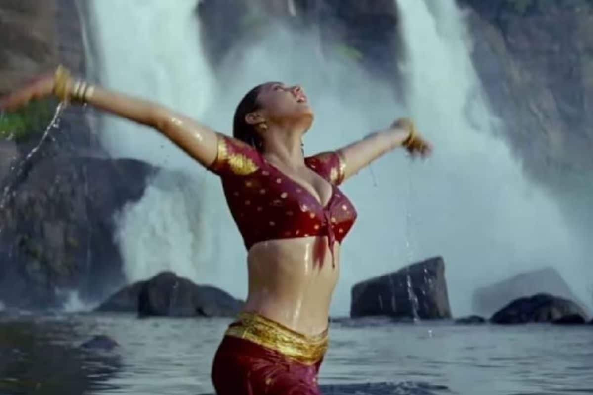 27 ஆண்டுகள் ஆகியும் இன்றும் ட்ரெண்டிங்கில் இருக்கும் பாடல்.. எது?