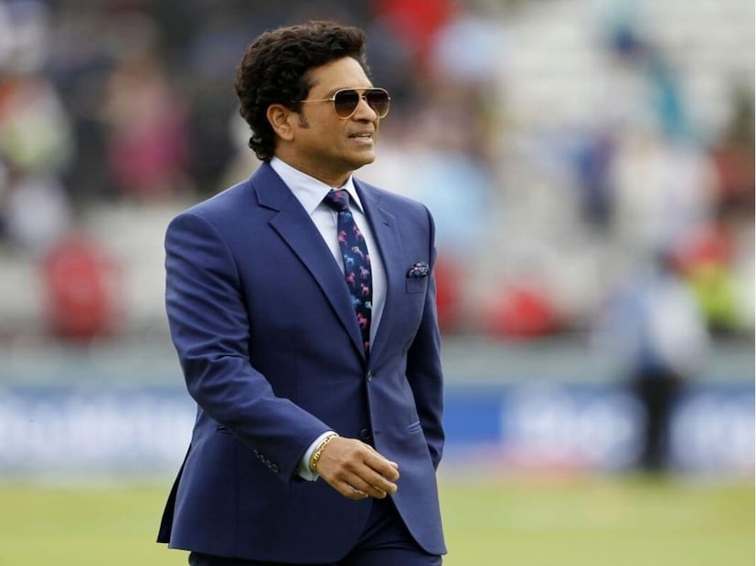  80RR பிரிவு என்பது வெளிநாட்டு வருமானத்தை சம்பாதிக்கும் எழுத்தாளர்கள், இசையமைப்பாளர்கள், நடிகர்கள், நாடக கலைஞர்கள், விளையாட்டு வீரர்கள் மற்றும் பிற கலைஞர்களுக்கானது. “சச்சின் தன்னை ஒரு கிரிக்கெட் வீரராக வெளிப்படுத்தி கொள்ளாமல் தன்னை ஒரு நடிகராக காண்பித்துக் கொண்டார். அந்த ஒரே ஒரு வார்த்தை எல்லாவற்றையும் மாற்றி விட்டது”, என்று பங்கார் தன்னுடைய பதிவில் எழுதியிருந்தார்.