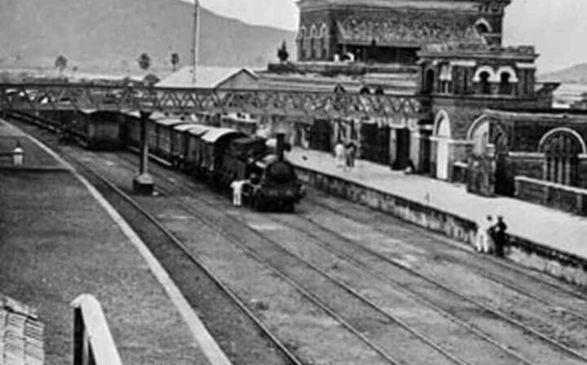 மேலும், இது ஒவ்வொரு நாளும் மில்லியன் கணக்கான பயணிகளை அவர்களின் இலக்குகளுக்கு பாதுகாப்பான கொண்டு செல்கிறது. அதேபோல், சரக்கு போக்குவரத்திலும் இது முக்கிய பங்கு வகிக்கிறது. அந்த வகையில், இவ்வளவு பெரிய ரயில் நெட்வொர்க் எப்போது, எப்படி தொடங்கியது என்று உங்களுக்கு தெரியுமா. அதுப்பற்றி இந்த பதிவில் விரிவாக தெரிந்து கொள்வோம்.