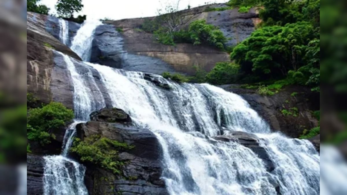 குற்றால அருவிகளில் குடும்பம் குடும்பமாக குவியும் சுற்றுலாப் பயணிகள்! | தமிழ்நாடு - News18 தமிழ்