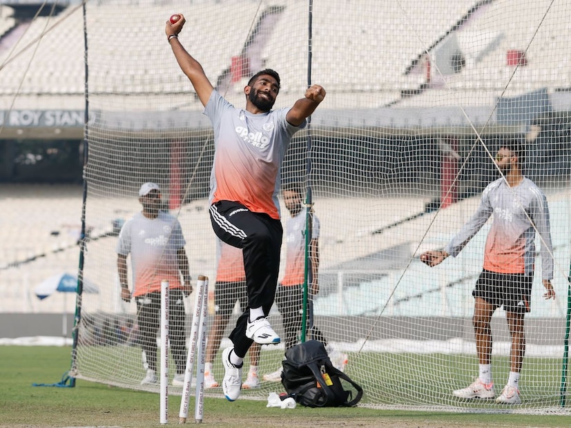  இதற்கு பதிலளிக்கும் விதமாக பிசிசிஐ தனது எக்ஸ் பக்கத்தில் வெளியிட்ட பதிவில், "ஜஸ்பிரித் பும்ரா தனிப்பட்ட காரணங்களுக்காக சொந்த ஊருக்குத் திரும்பியுள்ளார், எனவே அவர் இந்த ஆட்டத்தில் பங்கேற்க மாட்டார். மீதமுள்ள போட்டிகளுக்காக அவர் அணியில் இணைவது குறித்த தகவல் உரிய நேரத்தில் தெரிவிக்கப்படும்." என்று தெரிவித்துள்ளது.