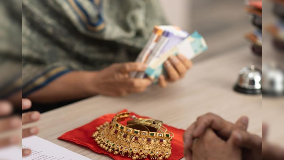 Gold Loan | நகைக்கடன் இனி இவ்வளவு தான்? - ரிசர்வ் வங்கி கொடுத்த புதிய உத்தரவு.. என்னனு தெரிஞ்சுக்கோங்க! | வணிகம் - News18 தமிழ்