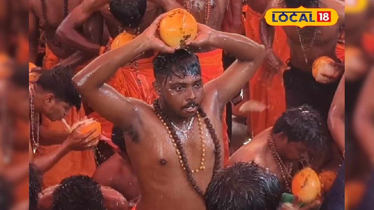 1100 இளநீரை பற்களால் உறித்த பக்தர்கள்... அனுமன் ஜெயந்தியில் சிலிர்க்க வைத்த நிகழ்வு... | தூத்துக்குடி - News18 தமிழ்