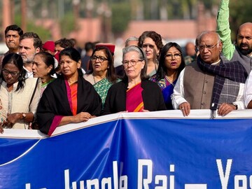 எதிர்க்கட்சி எம்பிக்கள் போராட்டம்