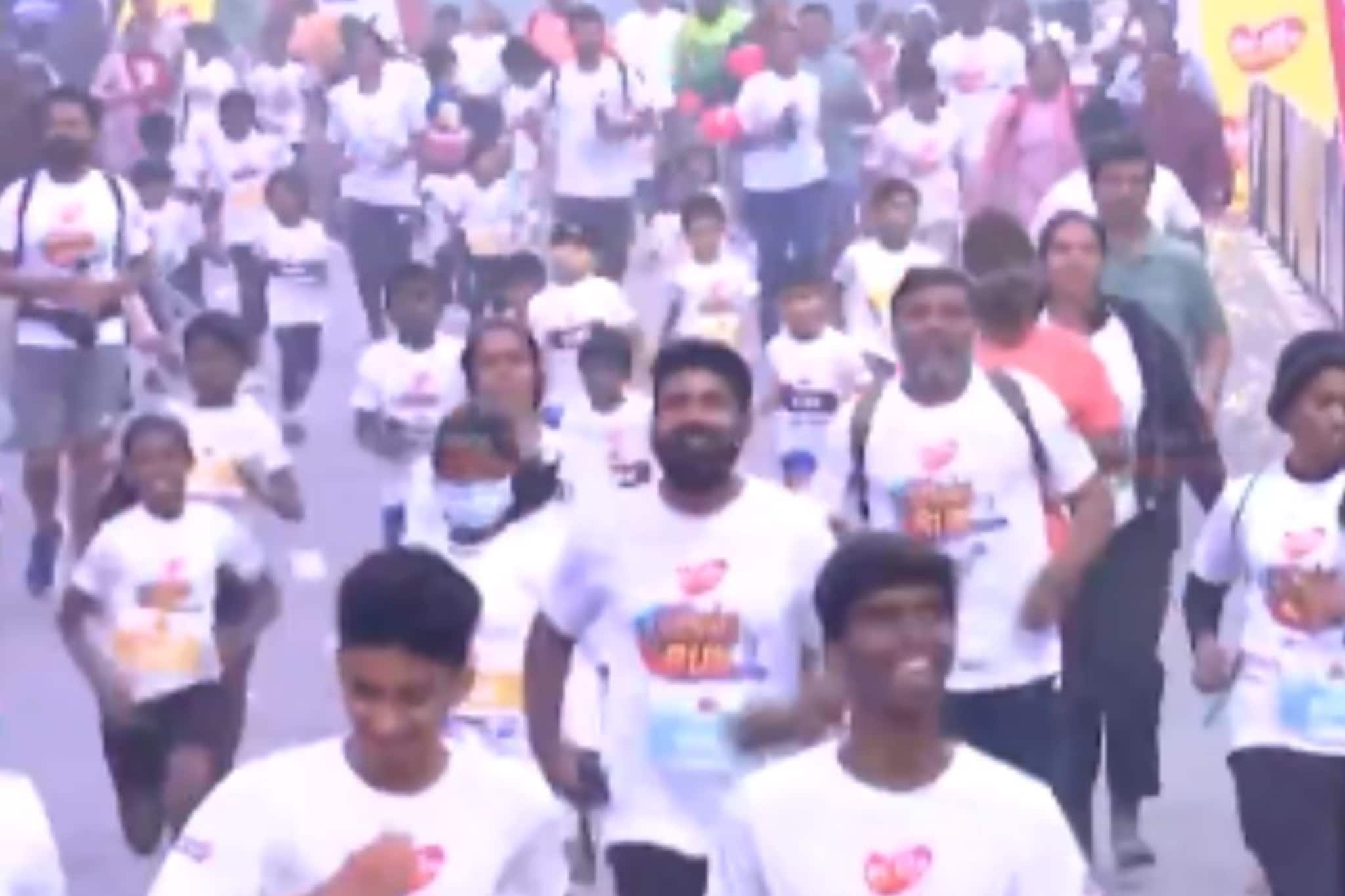 சென்னையில் 'நம்ம ரன்' மாரத்தான் போட்டி.. குடும்பத்துடன் ஆயிரக்கணக்கானோர் பங்கேற்பு..!