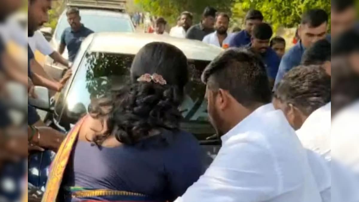 TVK Vijay | பனையூரில் விஜய் காரை திடீரென வழிமறித்த பெண்... காலை முதல் காத்திருப்பு.. பின்னணி என்ன? | தமிழ்நாடு - News18 தமிழ்