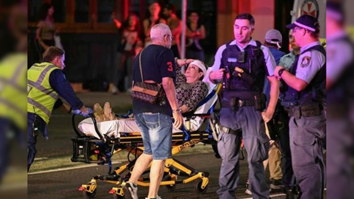 ஆஸ்திரேலியாவில் யூதர்கள் மீது 2 பேர் பயங்கர துப்பாக்கிச்சூடு.. 10 பேர் உயிரிழப்பு.. போலீசார் விசாரணை | உலகம் - News18 தமிழ்