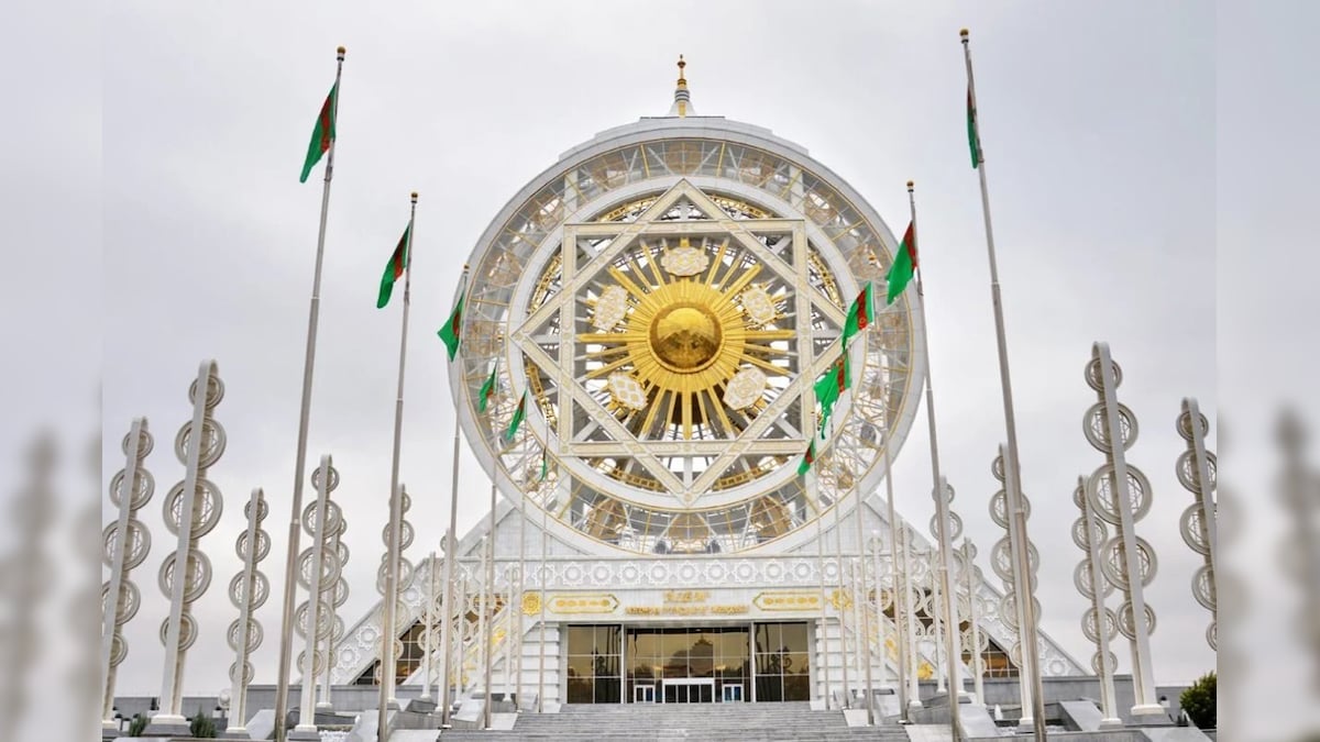 வெள்ளை நிற கார்களுக்கு மட்டுமே இங்கு அனுமதி.. உலகின் பளிங்கு நகரம் என்று அழைக்கப்படும் சிட்டி எது தெரியுமா? | ட்ரெண்டிங் - News18 தமிழ்