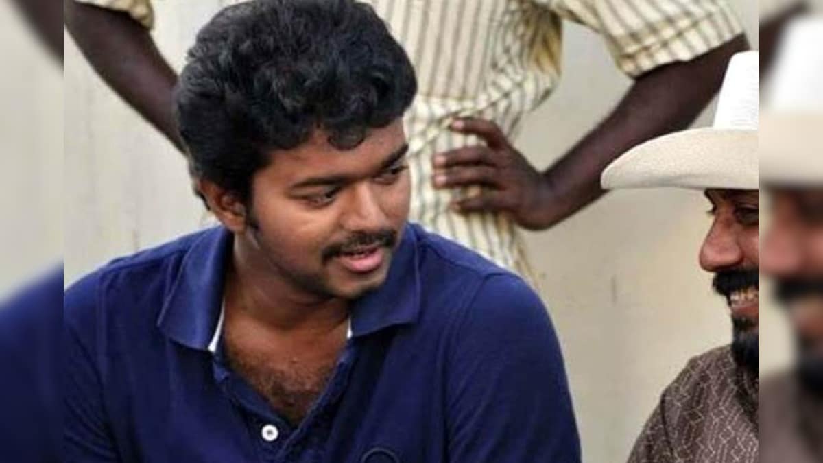 2 ஆண்டுகளில் ஒரே படம் 3 மொழிகளில் 'ஹிட்'... விஜய்க்கு கம்பேக் கொடுத்த இயக்குநர் - யார் இவர்? | பொழுதுபோக்கு - News18 தமிழ்
