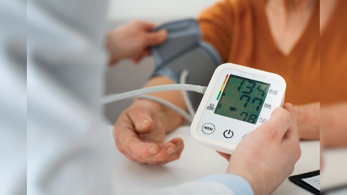 மறைமுகமாக இரத்த அழுத்தத்தை அதிகரிக்கும் உணவுகள்.. எச்சரிக்கும் மருத்துவர்..! | லைஃப்ஸ்டைல் - News18 தமிழ்