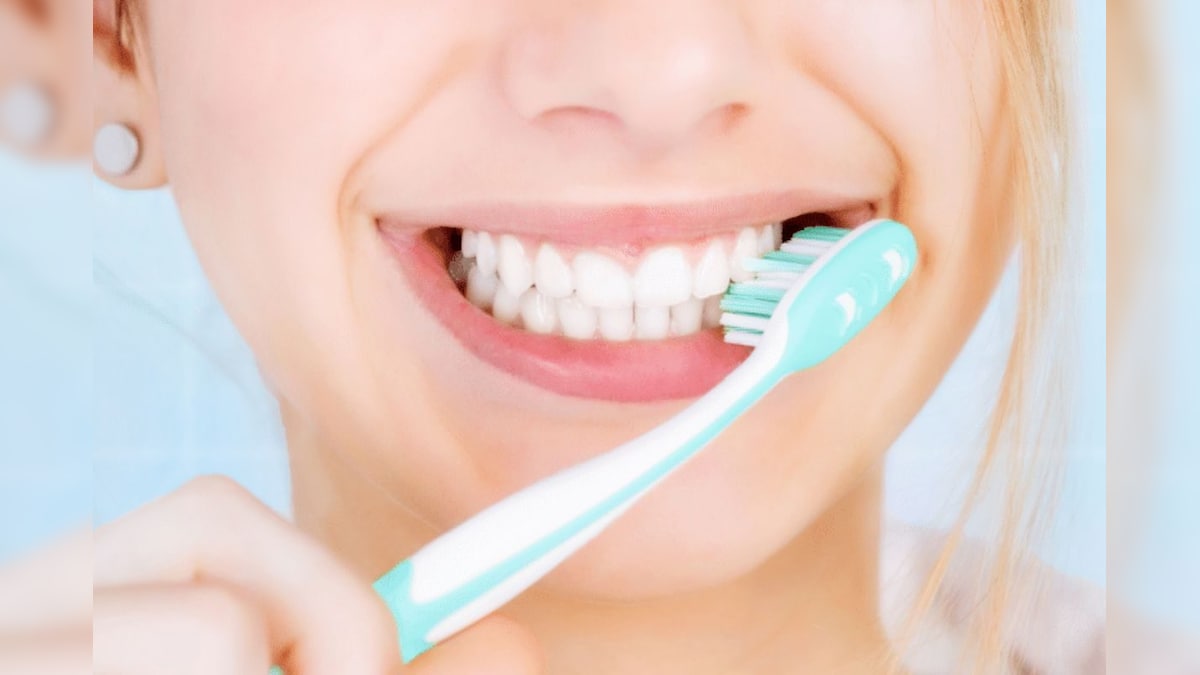 காலை உணவுக்கு முன் அல்லது பின்.. பல் துலக்க சரியான நேரம் எது.? நிபுணர் விளக்கம் | லைஃப்ஸ்டைல் - News18 தமிழ்