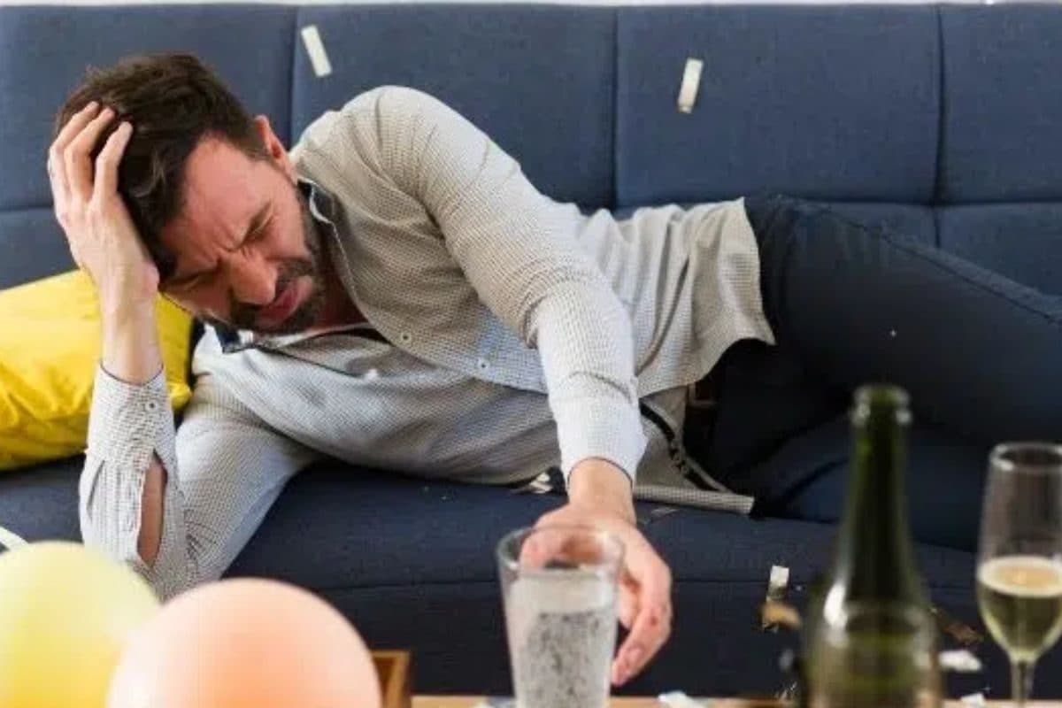 New Year 2026 : புத்தாண்டுக்கு பிறகு வரும் ஹேங்ஓவர்.. சமாளிக்க என்ன செய்யலாம்..? டிப்ஸ்..!