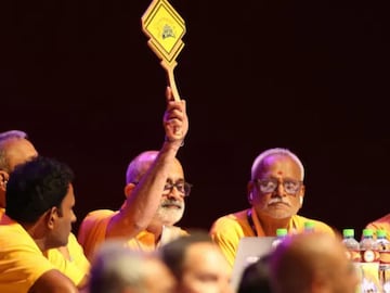 சி.எஸ்.கே. நிர்வாக குழு