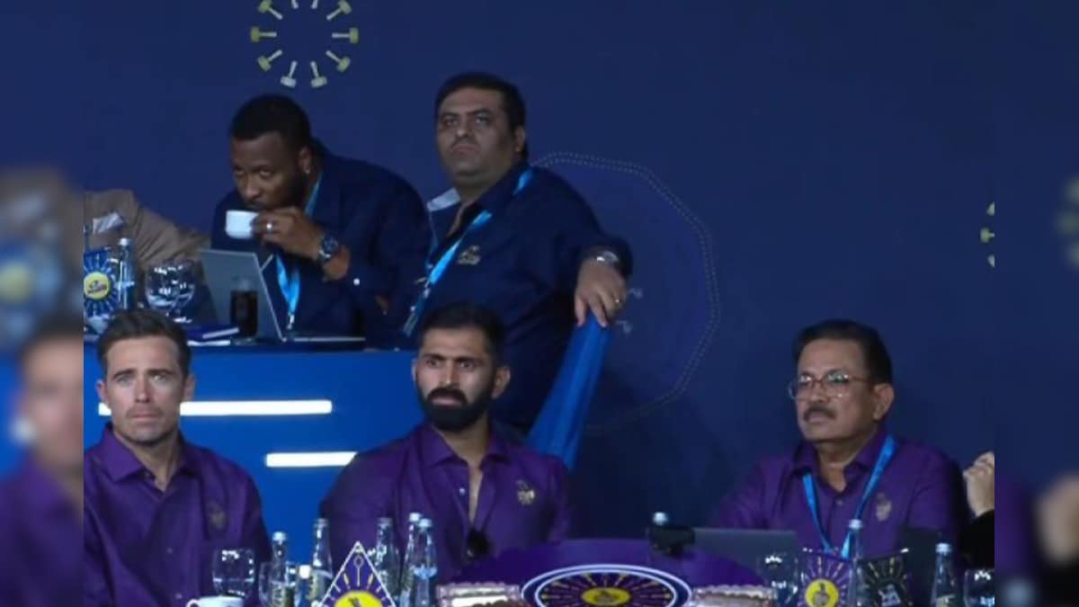 IPL Mini Auction : CSK விடுவித்த வீரரை வாங்க ஏலத்தில் கடும் போட்டி.. ரூ. 18 கோடிக்கு தட்டிச் சென்றது கொல்கத்தா அணி | விளையாட்டு - News18 தமிழ்