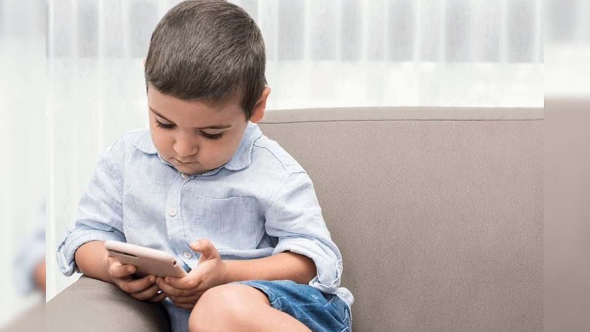 உங்கள் குழந்தைக்கு ஸ்மார்ட்போன் தருகிறீர்களா..? புதிய ஆய்வில் அதிர்ச்சி தகவல்.! | லைஃப்ஸ்டைல் - News18 தமிழ்