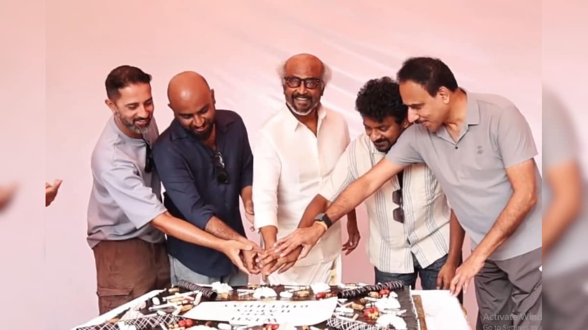 ‘ஜெயிலர் 2’ படப்பிடிப்பு தளத்தில் ரஜினிகாந்த் பிறந்த நாளை கொண்டாடிய படக்குழு! | பொழுதுபோக்கு - News18 தமிழ்