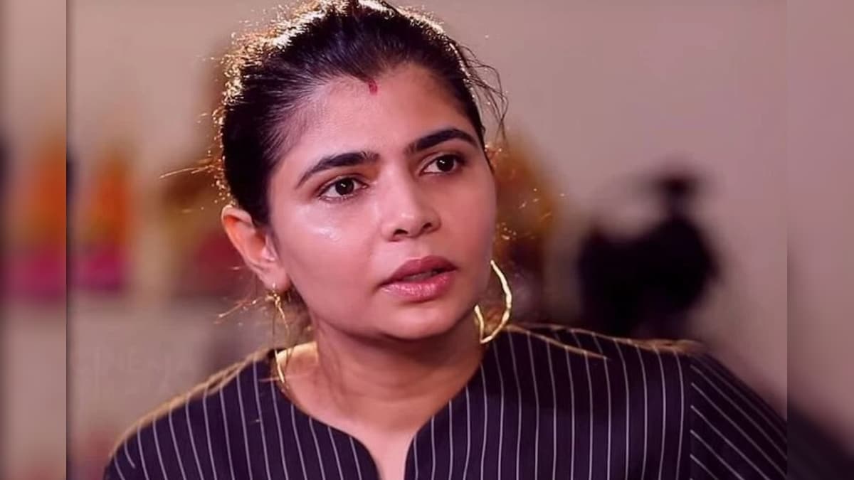 “சூனியக்காரி, வசியம் செய்பவள், விலைமாது..” இணையத்தில் வைரலாகும் மார்பிங் போட்டோக்கள்.. பாடகி சின்மயி கொடுத்த அதிரடி ரிப்ளை! | பொழுதுபோக்கு - News18 தமிழ்