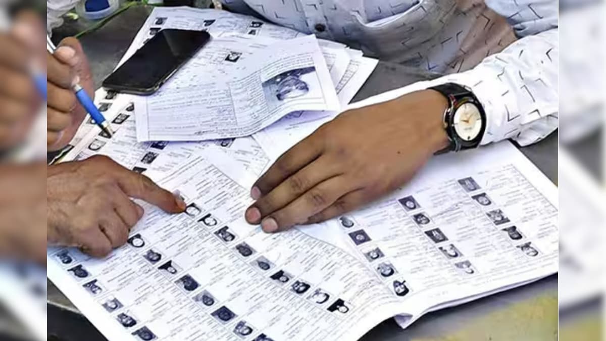 SIR | தமிழ்நாட்டில் 6.40 கோடி வாக்காளர்களுக்கு கணக்கீட்டு படிவங்கள் விநியோகம் - தேர்தல் ஆணையம்! | தமிழ்நாடு - News18 தமிழ்