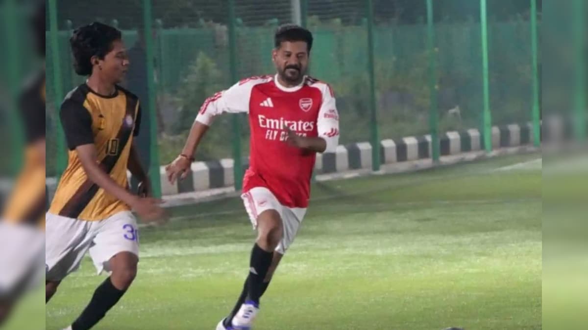 கால்பந்தாட்டத்தில் மெஸ்ஸியுடன் மோதப்போகும் தெலங்கானா முதல்வர்.. வைரலாகும் ப்ராக்டிஸ் வீடியோ.. | விளையாட்டு - News18 தமிழ்