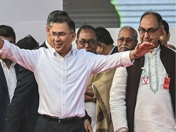 தாரிக் ரஹ்மான்