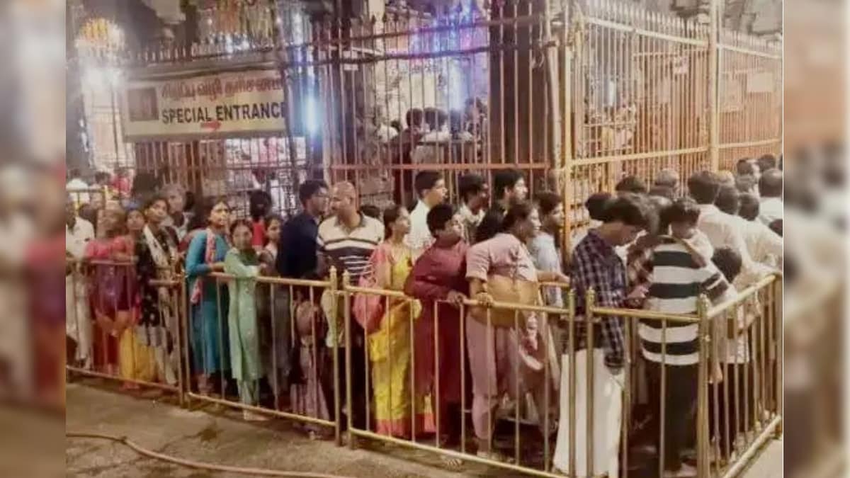 விடுமுறையை ஒட்டி கோயில்களில் அலைமோதிய பக்தர்கள் கூட்டம்...! | ஆன்மிகம் - News18 தமிழ்