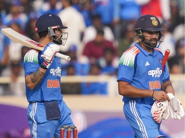 தென் ஆப்பிரிக்காவிற்கு எதிரான முதல் போட்டியில் சதம் அடித்த விராட் கோலி சச்சினின் வாழ்நாள் சாதனையை முறியடித்தார். அதேபோல் முன்னாள் கேப்டன் ரோஹித் சர்மாவும் ஒரு நாள் போட்டிகளில் உலக சாதனை ஒன்றை படைத்தார். அது, தென் ஆப்பிரிக்காவிற்கு எதிரான போட்டியில் 3 சிக்ஸர்களை பறக்க விட்ட ரோஹித் ஷர்மா, பாகிஸ்தான் வீரர் அப்ரிடியின் சாதனையை முறியடித்தார்.