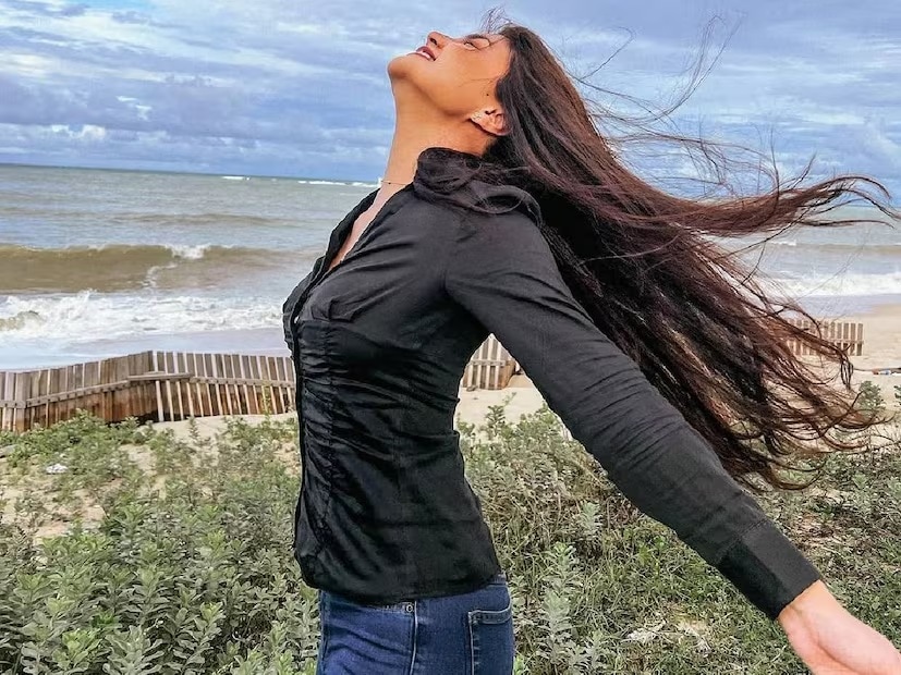  சினிமா நடிகைகளுக்கு திரையுலகத்திலிருந்தும், வெளியிலிருந்தும் பல அழுத்தங்களும், பாலியல் நெருக்கடிகளும் கொடுக்கப்படுவது தீராத பிரச்சினை. சிலர் இதனை ‘மீடு’ இயக்கங்களாக வெளியில் தைரியமாக பேசிவிடுகின்றனர். பலர் எதிர்காலத்தில் சினிமா வாய்ப்புகள் கிடைக்காமல் போய்விடும் என்ற அச்சத்தில் தங்களுக்கு நேர்ந்த கொடுமைகளை வெளியில் சொல்வதில்லை. அப்படி, நடிகை ஒருவருக்கு, வசதி படைத்த பிஸினஸ்மேன் ஒருவருக்கு 3-வது மனைவியாக இருக்க அழைக்கவிடுக்கப்பட்டது. ஆனால், அவர் மறுத்துள்ளார். யார் அவர்? என்ன நடந்தது என்பது குறித்து பார்ப்போம்.