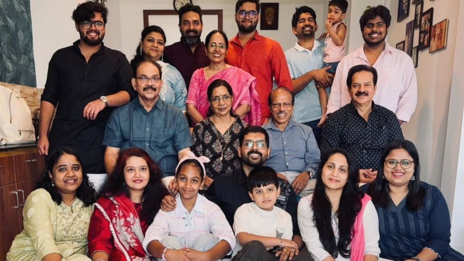 முதல் மனைவியை விவாகரத்து செய்யாமல்... 3 பேருடன் காதல்... லிவிங் டுகெதரில் வாழும் சினிமா பிரபலம்! | பொழுதுபோக்கு போட்டோகேலரி - News18 தமிழ்