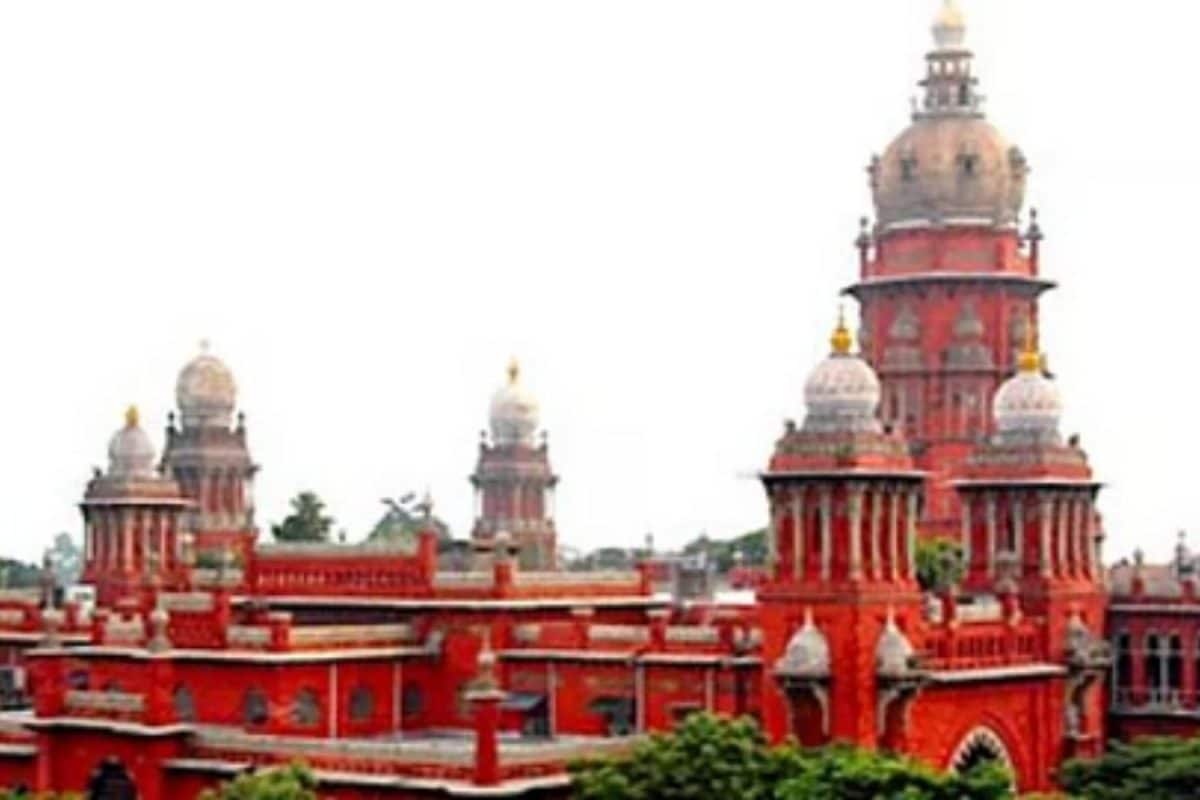 3 மாணவர்களின் மர்ம மரணம்: போலீஸ் விசாரணையில் குளறுபடியா? அரசுக்கு நீதிமன்றம் நோட்டீஸ்