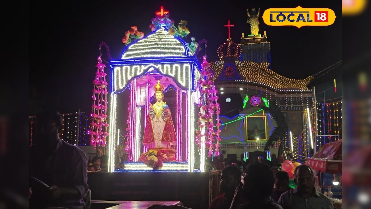 அற்புத குழந்தை இயேசு தேவாலய திருவிழா.. மின்விளக்குகளால் அலங்கரிக்கப்பட்ட தேரில் வீதிஉலா ! | ராமநாதபுரம் - News18 தமிழ்