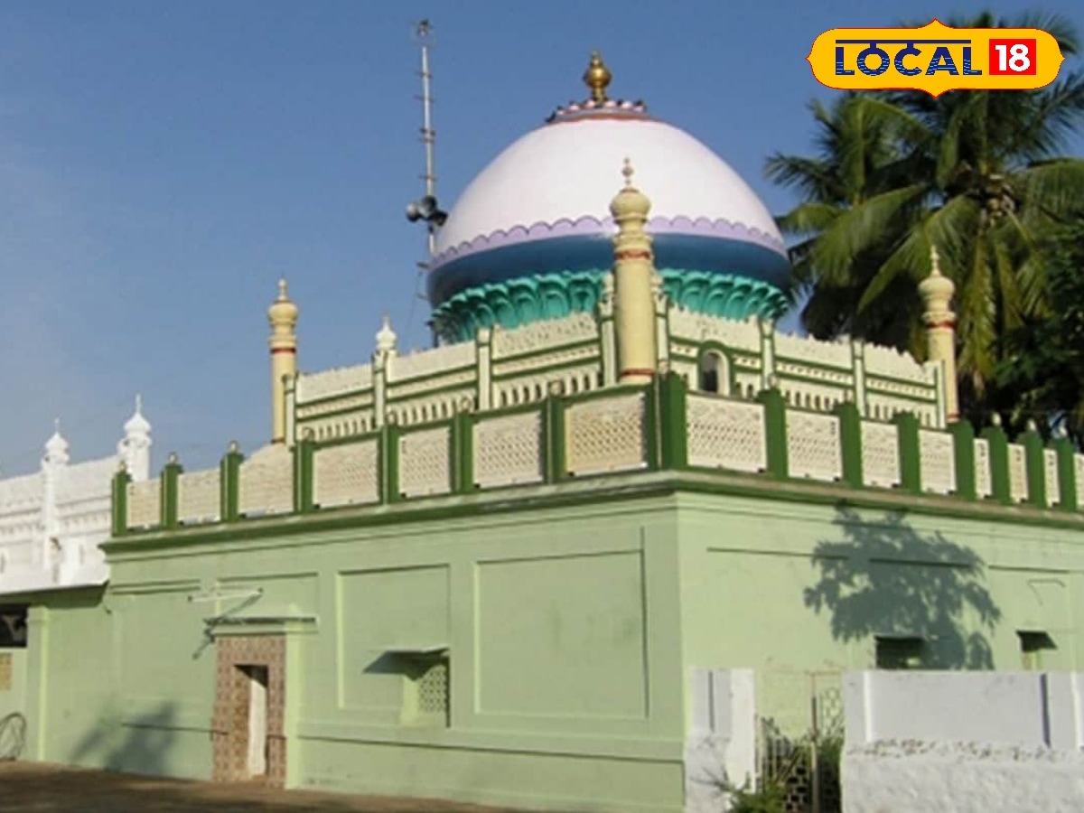 மகானுக்கு இந்துக்கள் கொடுக்கும் சந்தனம்... மத ஒற்றுமைக்கான காட்டுபாவா பள்ளிவாசல்... | ஆன்மீகம் போட்டோகேலரி - News18 தமிழ்