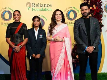 நீடா அம்பானி - ரோஹித் சர்மா 