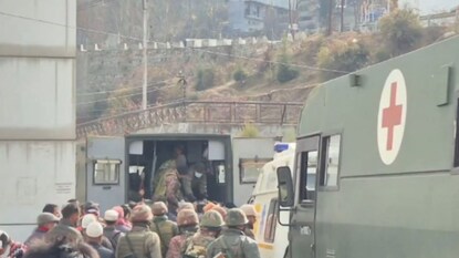 ராணுவ வாகனம் கவிழ்ந்து விபத்து