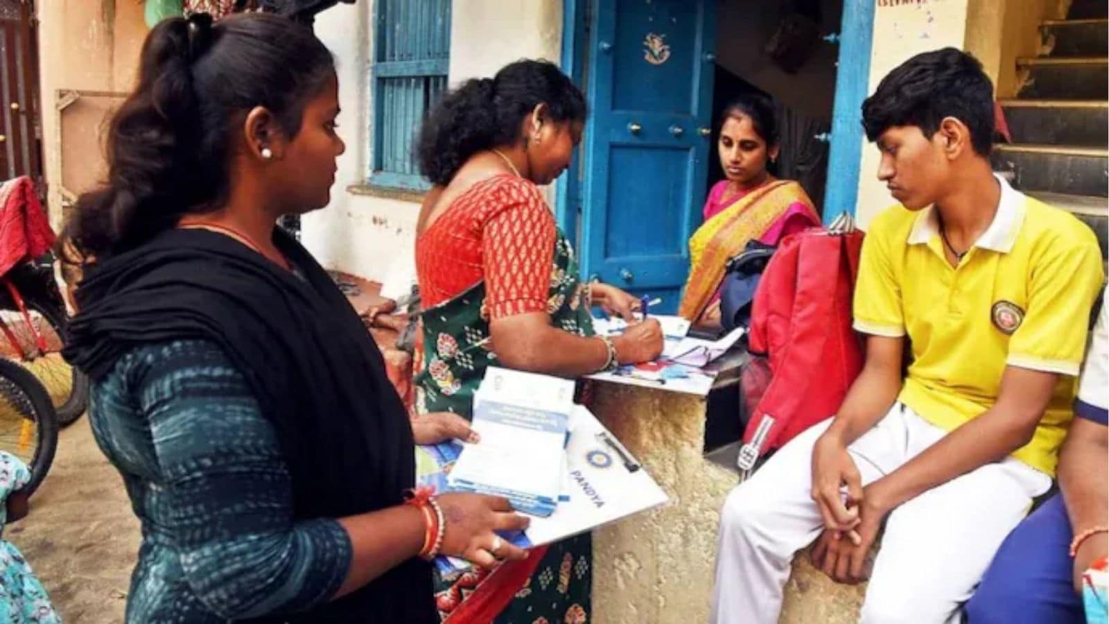 மக்கள் தொகை கணக்கெடுப்பில் கேட்கப்பட உள்ள 33 முக்கிய கேள்விகள் | India News (இந்தியா செய்திகள்) - News18 தமிழ்