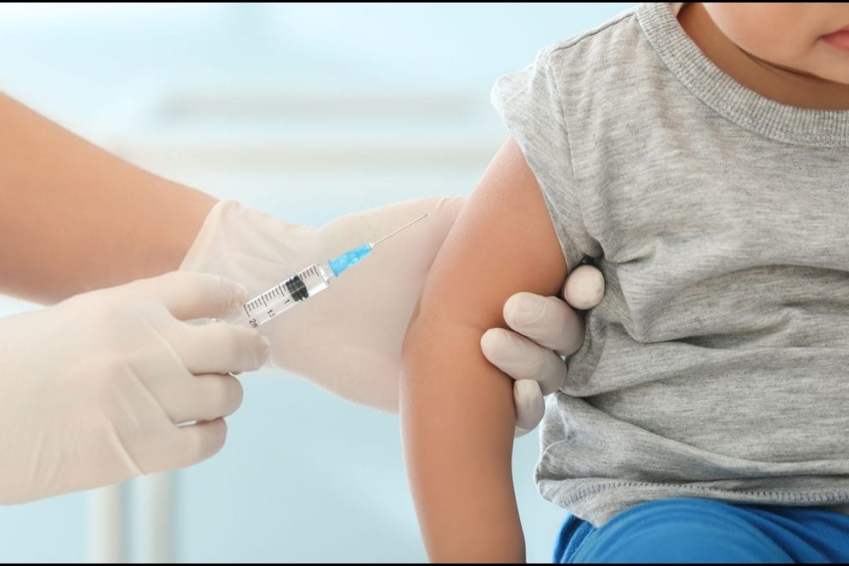 குழந்தைகளுக்கு தடுப்பூசி போட்டால் வலிப்பு அபாயம் ஏற்படுகிறதா? ஆய்வில் வெளியான முக்கிய தகவல்!