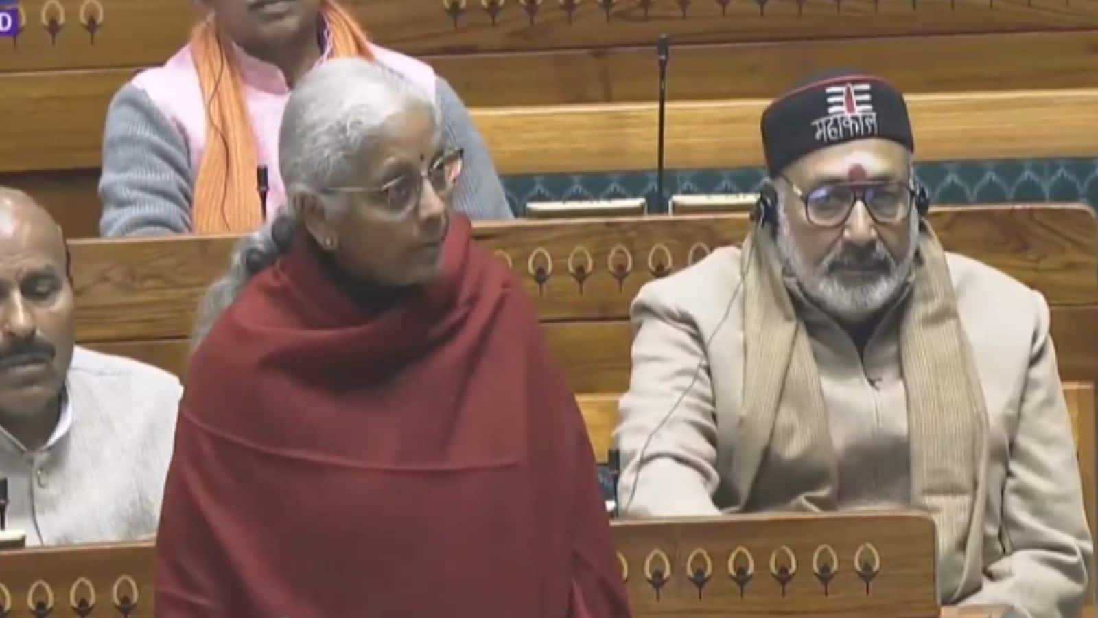 ‘2027 நிதி ஆண்டில் வளர்ச்சி 7.2 சதவீதம் வரை இருக்கும்..’ பொருளாதார ஆய்வறிக்கையில் தகவல் | வணிகச் செய்திகள் - News18 தமிழ்