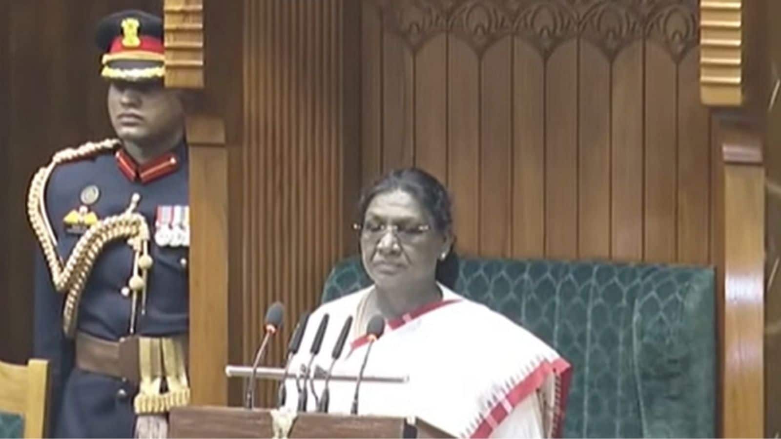 பட்ஜெட் கூட்டத் தொடரில் உரையாற்றிய குடியரசு தலைவர்.. அரசின் தொலைநோக்கு திட்டங்களுக்கு பாராட்டு | India News (இந்தியா செய்திகள்) - News18 தமிழ்