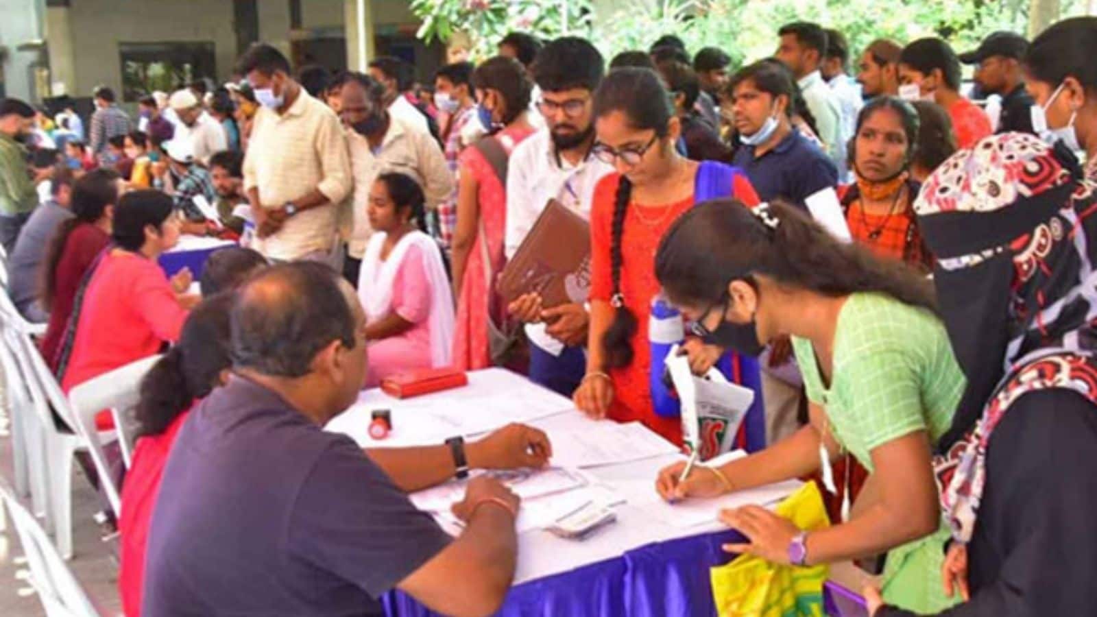 வேலைவாய்ப்பற்ற இளைஞர்களுக்கு உதவித்தொகை அறிவிப்பு.... முழு விவரங்கள் இதோ! | வேலைவாய்ப்பு செய்திகள் - News18 தமிழ்