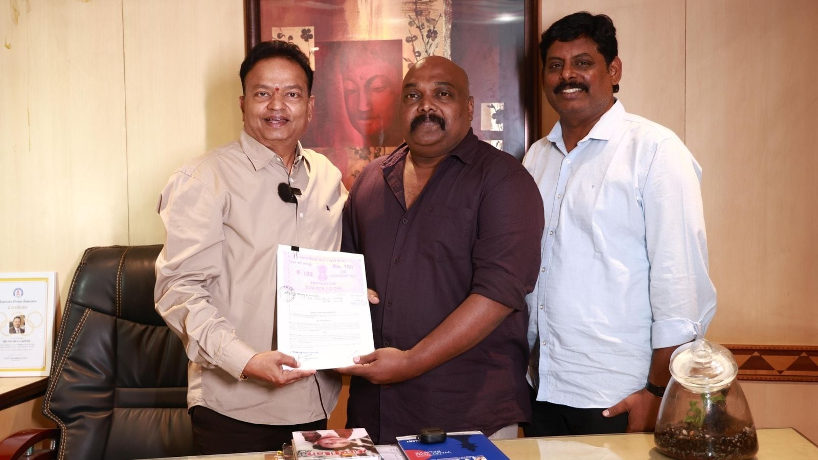 ‘மாயபிம்பம்’ படத்தை பார்த்து இயக்குநருக்கு சர்ப்ரைஸ் கொடுத்த தயாரிப்பாளர் ஐசரி கணேஷ் | பொழுதுபோக்கு செய்திகள் - News18 தமிழ்