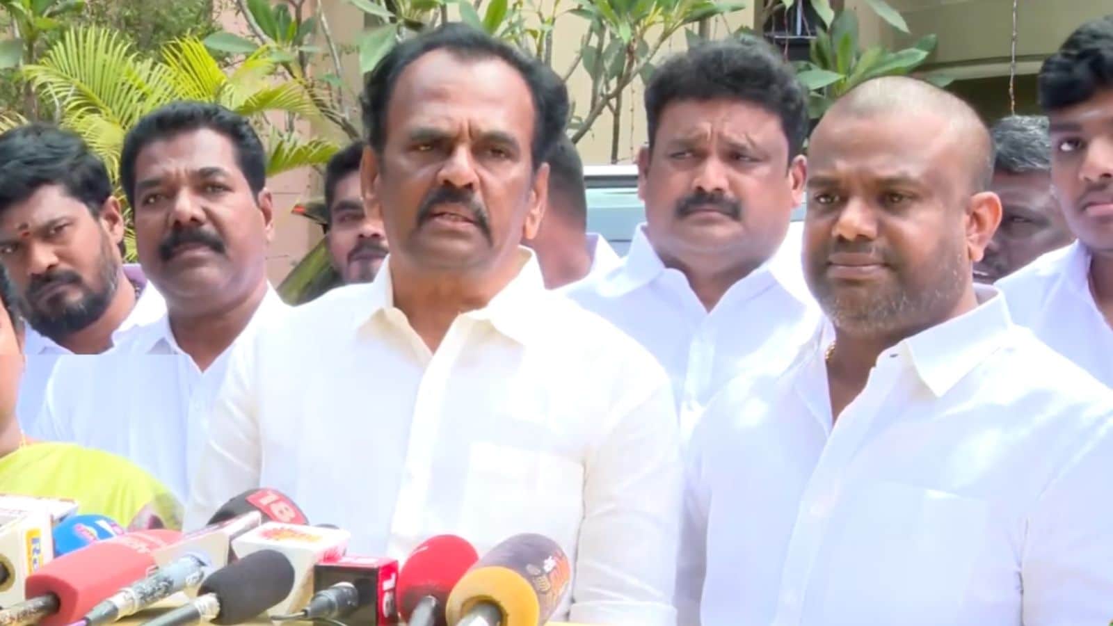 கூட்டணி முடிவுக்கு எதிர்ப்பு: திமுகவில் இணைந்த அமமுக துணை பொதுச்செயலாளர் மாணிக்கராஜா | தமிழ்நாடு செய்திகள் (Tamil Nadu News) - News18 தமிழ்