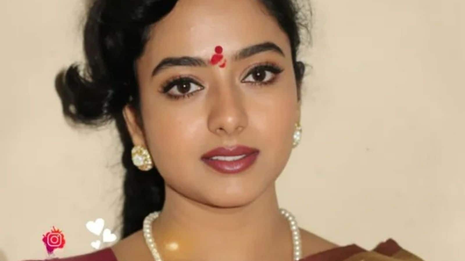 Rewind | விமான விபத்தில் உயிரிழந்த செளந்தர்யா... நீடிக்கும் மர்மம்? மரணம் குறித்து கணவர் என்ன சொன்னார் தெரியுமா? | பொழுதுபோக்கு போட்டோகேலரி - News18 தமிழ்