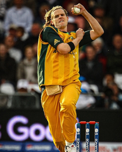  2003-ல் முத்தரப்பு தொடரில் ஒரு போட்டியில் பிராக்கன் வீசிய முதல் ஓவரிலேயே சேவாக் 'டக் அவுட்' ஆகி வெளியேறினார். அடுத்த போட்டியிலும் அதே கதை! பிராக்கனின் பந்தை எதிர்கொள்ள முடியாமல் மீண்டும் சேவாக் 'டக் அவுட்' ஆனார். சேவாக்கின் முகத்தில் ஒருவிதமான குழப்பத்தையும், தயக்கத்தையும் ரசிகர்கள் முதல்முறையாக அந்தப் போட்டிகளில் தான் பார்த்தார்கள்.