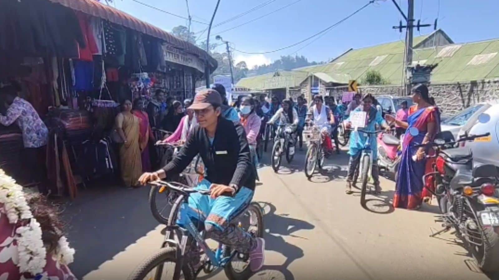 போதை பொருட்கள் இல்லாத தமிழ்நாடு : கலைக்கல்லூரி மாணவிகள் சைக்கிள்  பேரணி | தமிழ்நாடு செய்திகள் (Tamil Nadu News) - News18 தமிழ்