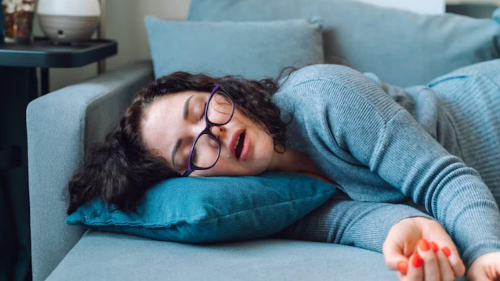 மதிய வேளையில் தூங்கும் பழக்கம் இருக்கா..? அப்போ அவசியம் இதை தெரிஞ்சுக்கோங்க..! | Lifestyle News (வாழ்க்கை முறை செய்திகள்) - News18 தமிழ்