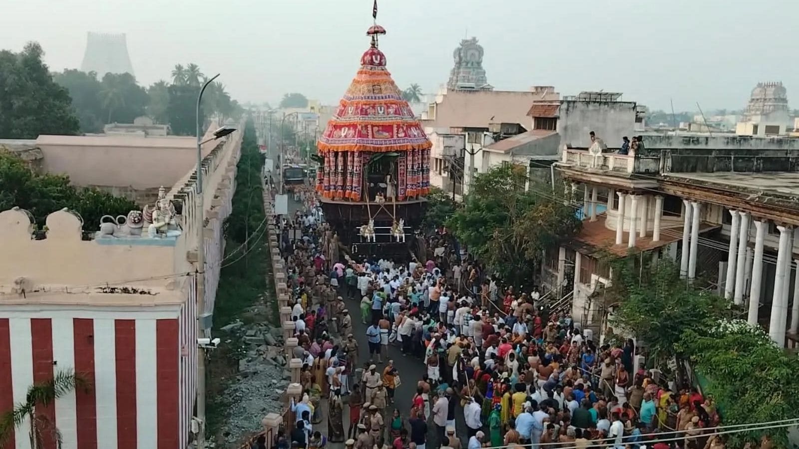 ஸ்ரீரங்கம் அரங்கநாதர் கோயிலில் தை தேரோட்டம் விமரிசை.. பக்தர்கள் பரவசம்! | Spirituality News (ஆன்மீக செய்திகள்) - News18 தமிழ்