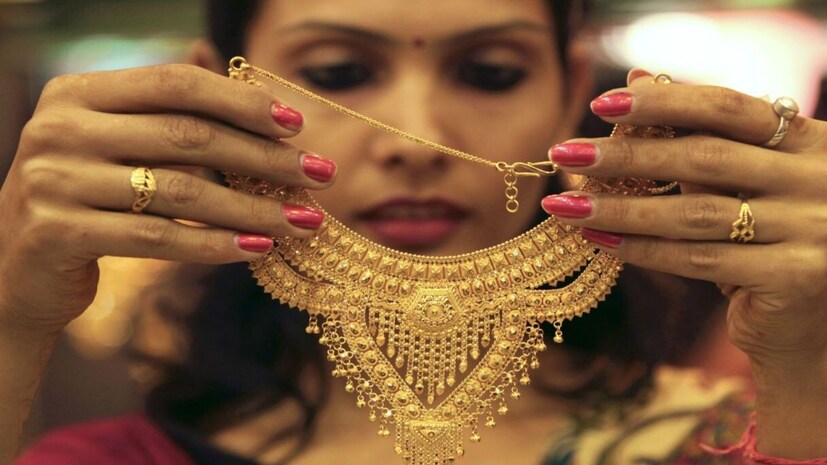 தொடர்ந்து ஏற்ற இறக்கத்தை சந்தித்து வரும் தங்கம் விலை கடந்த 3-4 நாட்களாக குறைந்து வருகிறது.