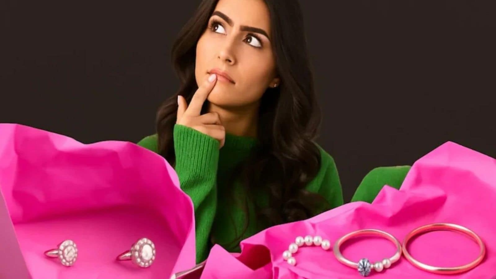 தங்கம், வெள்ளி நகைகளை ஏன் பிங்க் நிற பேப்பரில் சுற்றி தருகிறார்கள் தெரியுமா? 99% பேருக்கு தெரியாது! | வணிகம் போட்டோகேலரி - News18 தமிழ்